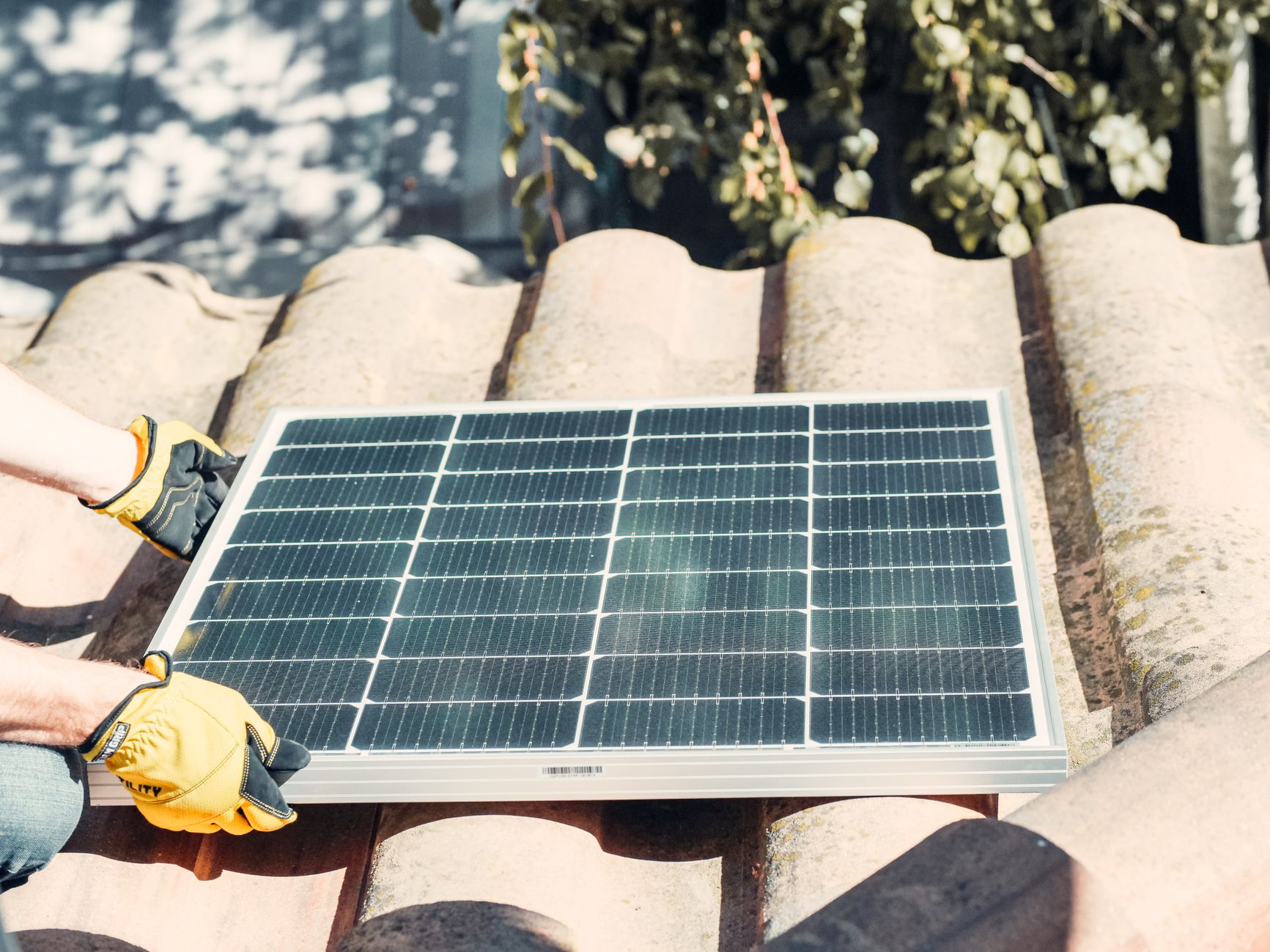 Installateur panneaux solaires équipe à Vaulx-en-Velin